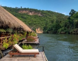 Slapen in drijvende huisjes op de River Kwai