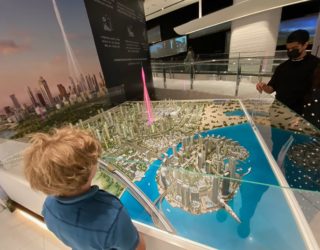 uitzicht Burj Khalifa met kinderen