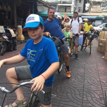 Met de fiets door Bangkok met de familie