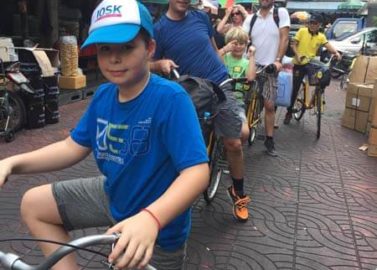 Met de fiets door Bangkok met de familie