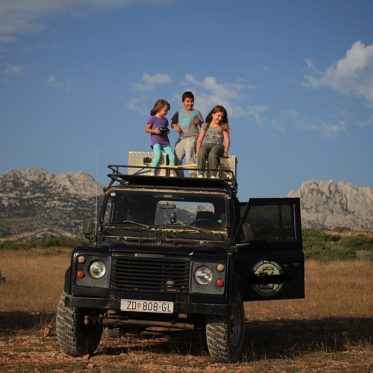 Met de jeep door het Velebit gebergte met kinderen