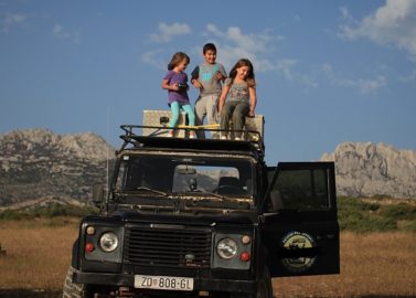 Met de jeep door het Velebit gebergte met kinderen