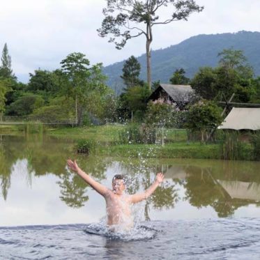 spelen in het water