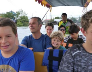 Op de boot met kinderen