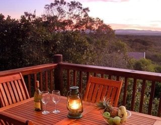 Umkhumbi-Lodge-outdoor-meal