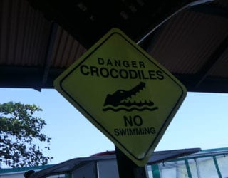 Tortuguero krokodillen bord waarschuwing