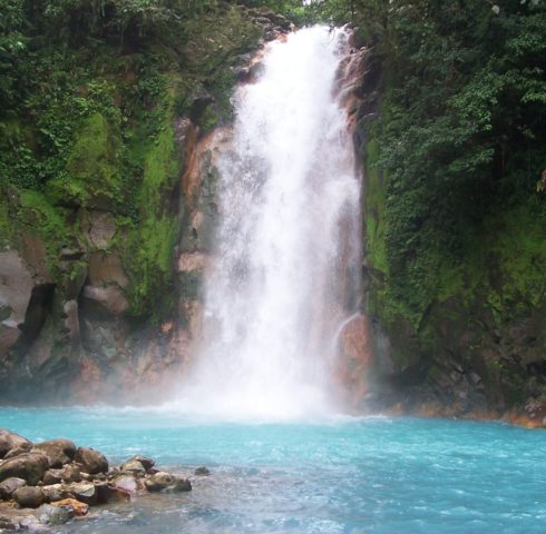 Tenorio National Park met zijn hemelsblauwe water