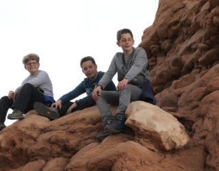 kinderen in Arches National Park