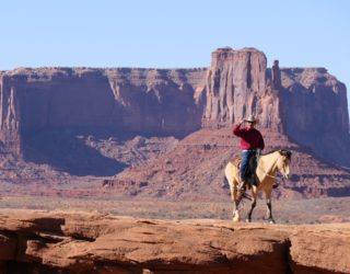 als een cowboy door de woestijn