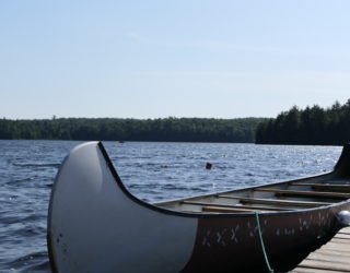 peddelen op het meer in Canada