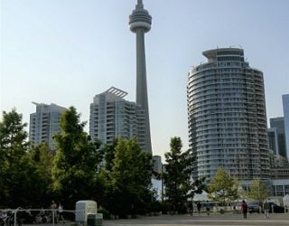 CN tower Toronto: skyline