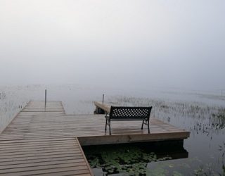 Peddelen bij zonsopgang, door de nevel