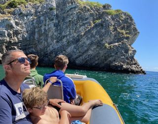 Op de boot op zoek naar Dolfijnen in Portugal