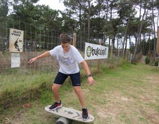 Surfen, skaten en slapen in een boomhut