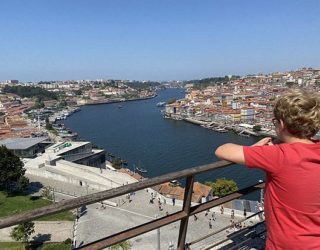 Uitzicht vanop de brug in Porto