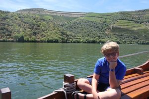 op een Rabelo-boot op de Douro
