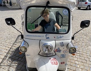 Wolf op de elektrische tuktuk