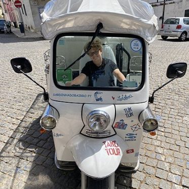 Wolf op de elektrische tuktuk