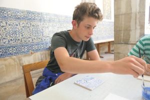 Schilder je eigen azulejo in Lissabon