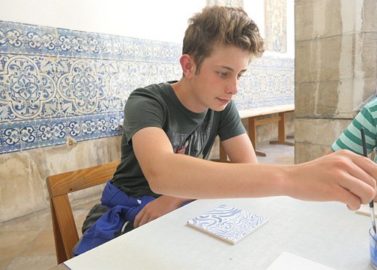 Schilder je eigen azulejo in Lissabon