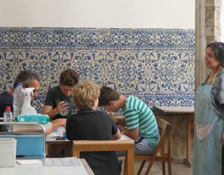 Schilder je eigen azulejo in Lissabon