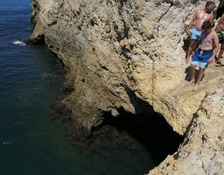 cliffjumping in de Algarve