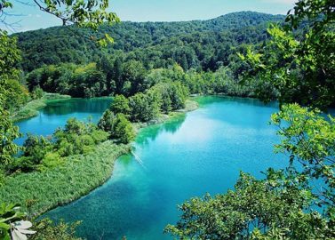 Slaap in een boomhut vlakbij het Plitvice National Park