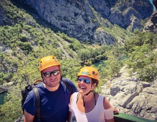 Ouders ziplinen in Omis