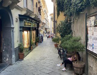 Pittoresk straatje in Sorrento