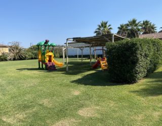 Speelpleintje voor jonge kinderen aan hotel Paestum