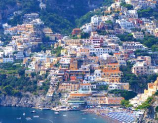 Positano huisjes op heuvel