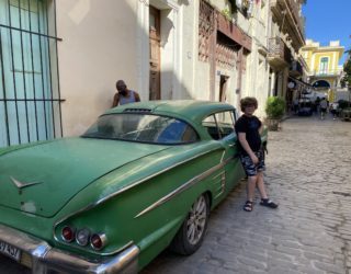 Groene oldtimer in Oude Havana