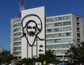 Plaza de la Revolucion Oldtimer Havana