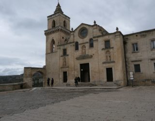 Matera plein met kerk
