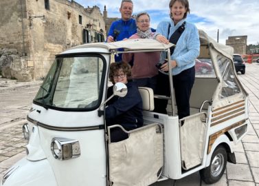 Matera tuktuk en slapen in een grotwoning