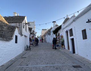 Alberobello hellinkje