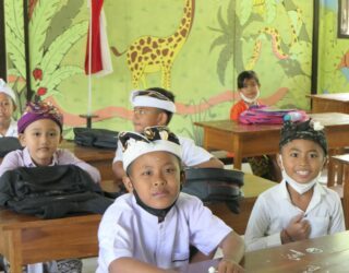 In de klas in Bali