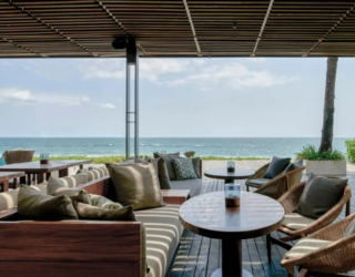 Restaurant met zicht op zee