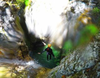 Coole canyoning langs watervallen