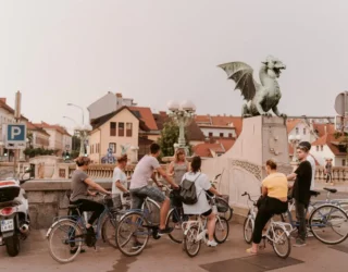 Op de drakenbrug met de fiets in Ljubljana 