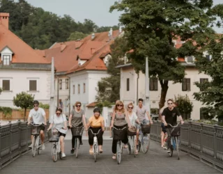 Over de bruggen in Ljubljana met de fiets