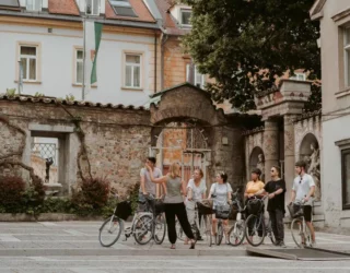 Door de steegjes van Ljubljana met de fiets