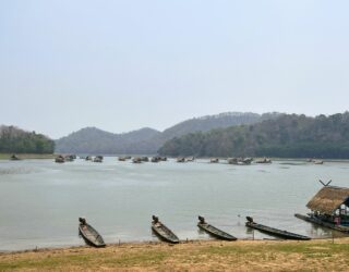 Vertrekpunt rafts in Thailand met kinderen