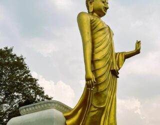 Boeddha kijkt over de Mekong rivier