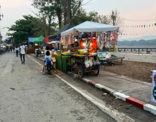 Avondmarkt naast de Mekong rivier