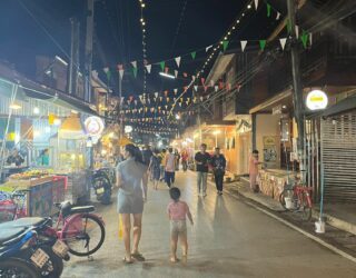 Chiang Khan by night met kinderen