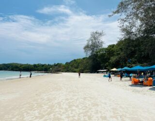 Wit, groen en blauw zijn de kleuren op Koh Samet