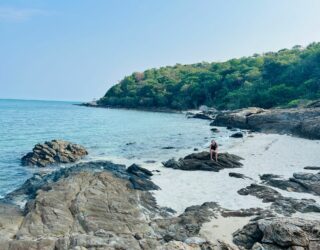 Eigen strandje met kinderen op Koh Samet