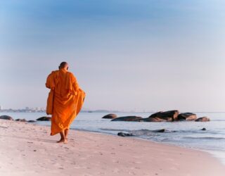 Monnik op het strand Hua Hin