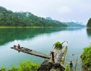 Het mooie Cheow Lan Lake in Khao Sok